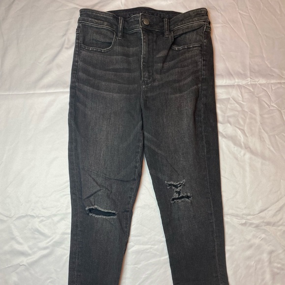 American Eagle 
Super Hi-Rise Jegging Crop 
Size: 8 - Picture 2 of 7